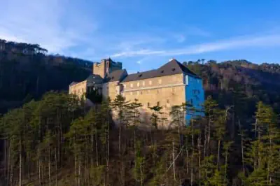 Schloss Stixenstein in Ternitz, im Bezirk Neunkirchen. Klicke hier um auf die Seite Veranstaltungen in Neunkirchen zu wechseln