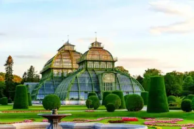 Palmenhaus im Schönbrunner Garten. Klicke hier um auf die Seite Veranstaltungen in Wien zu wechseln
