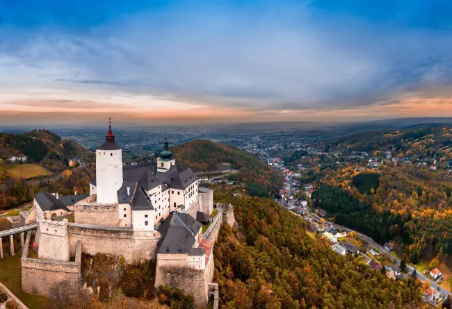 Burg Forchtenstein, Österreich, Europa, Luftdruckfoto.