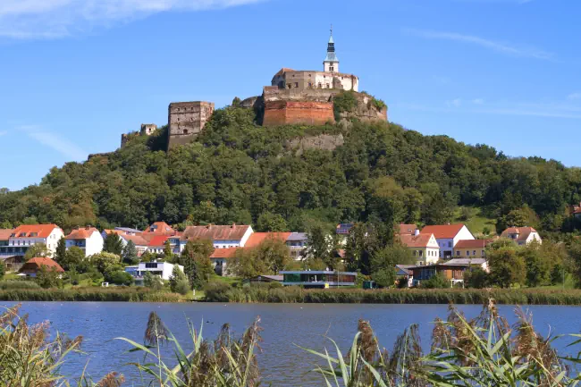 Stadt und Schloss Güssing im Burgenland, Österreich